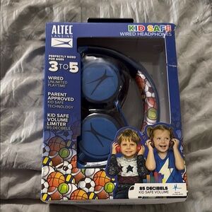 Kid safe wired headphones